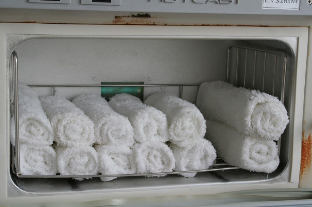 9.6 Hot Towel Cabi
